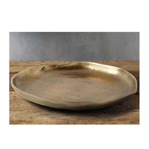 Plateau de service artisanal en aluminium avec finition antique, vaisselle de luxe pour hôtels et décoration intérieure - Product Image 6