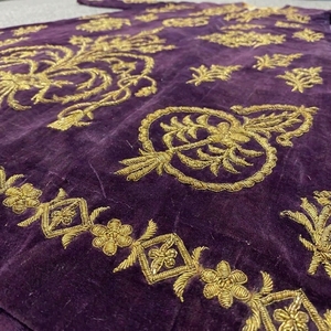 Túnica de Terciopelo Morado Bordada a Mano al por Mayor, Terciopelo Premium con Hilo Metálico Dorado Bordado a Mano - Product Image 3