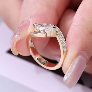 Anillo de Diamante Cultivado en Laboratorio con Corte Marquesa de Oro Sólido de 14K, Certificado IGI, Joyería de Compromiso y Boda para Mujer - Product Image 5