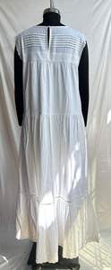 Robe longue décontractée d'été pour femme en coton et lin, col rond, sans manches, avec bordure en dentelle et détails plissés, pour usage quotidien - Product Image 2