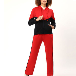 Traje Deportivo a Precio Razonable, Fabricante de Pakistán, Precio de Fábrica, Venta Directa en Línea, Traje Deportivo Acampanado para Mujer - Product Image 1