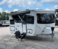 Camping-car de luxe Grand Design Serenova 160LG 4x4 6 places, modèle 2023 2024 2025, idéal pour les voyages modernes et confortables
