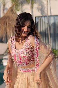 Lehenga prêt-à-porter entièrement brodé de perles, avec shrug et blouse cousus, prêt à porter pour les occasions spéciales. - Product Image 5
