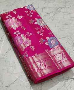 Exquisito Saree Banarasi Meenakari Hecho a Mano con Tela de Seda Chinya Pura, Diseño Floral Pastel Tradicional, Trabajo Jaal de Primera Calidad - Product Image 5