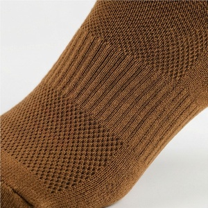 Chaussettes pour hommes à motif géométrique, tricotées, respirantes, en coton, polyester et élasthanne, pour un usage quotidien en automne, style classique - Product Image 5