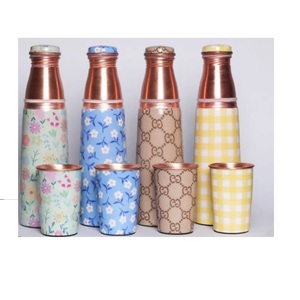 Bouteille d'eau en cuivre pur de style floral avec finition émaillée, bouteille d'eau ayurvédique personnalisée - Product Image 1