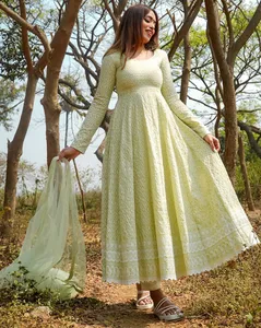 Lancement de la nouvelle collection exclusive de costumes Eid en georgette avec broderies, fabriquée par Royal Export - Product Image 2