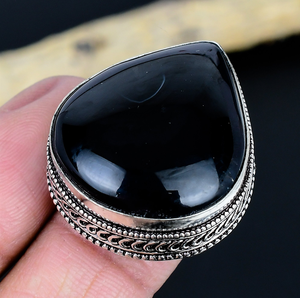 Anillo Ajustable Hecho a Mano con Piedra de Ónix Negro: Joyería Vintage - Product Image 1