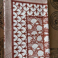 Nappe artisanale imprimée à la main, motif floral marron et blanc, style ferme vintage, taille personnalisée, écologique, durable et réutilisable pour mariage