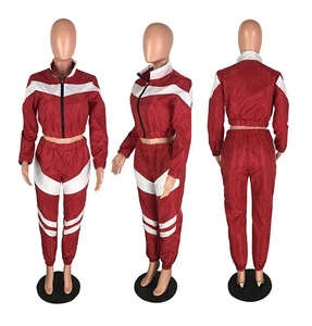 Survêtement réfléchissant de haute qualité pour femmes, ensemble de 2 pièces ample avec fermeture éclair, survêtement de travail en poly streetwear, vêtements de pluie - Product Image 2