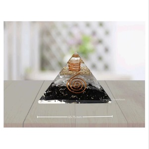 Pyramide d'orgone en sélénite et tourmaline noire, spirale de guérison, décoration pour la maison et le bureau, vente en gros - Product Image 1