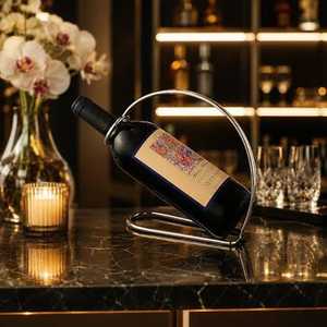 Porte-bouteille à vin simple en bois moderne, résistant à la rouille, imperméable, capacité 1L, présentoir créatif sur pied pour table - Product Image 1