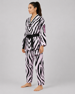 Kimono de BJJ pour femmes, imprimé zèbre rose et noir, polyester, uniforme d'arts martiaux, coupe régulière, taille adulte - Product Image 1