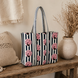 Sac fourre-tout matelassé bleu marine premium à imprimé paon, grand sac à bandoulière en coton pour femme, idéal pour les voyages, la plage, le marché et le quotidien - Product Image 2
