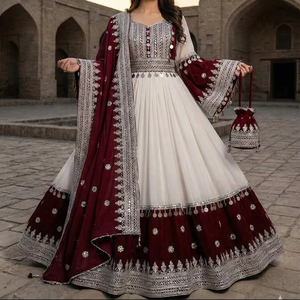 ชุดสาหรี่กะมีซสีขาวแบบดั้งเดิม ทำมือ สำหรับงานแต่งงาน งานหมั้น หรืองานเลี้ยงต่างๆ สไตล์วินเทจสำหรับผู้หญิง - Product Image 1