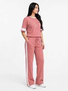 ชุดวอร์มผู้หญิง OneTen Apparel สีชมพู แต่งสีตัดกัน แขนสั้น คอกลม ผ้าหนาปานกลาง ทรงหลวม พร้อมเชือกผูกเอว ความยาวเต็มตัว - Product Image 3