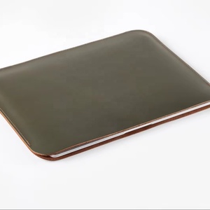 Funda protectora de cuero Gram Funda protectora de cuero genuino para portátil para Pro 16 pulgadas - Product Image 1