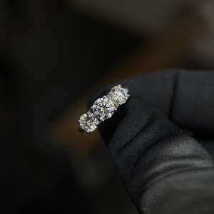 Anillo Clásico de Diamantes de Tres Piedras, 1 Ct en el Centro, 0.75 Ct Laterales, Oro Blanco de 14K, Certificado IGI, Corte Brillante Redondo, Anillo de Compromiso para Mujer - Product Image 4
