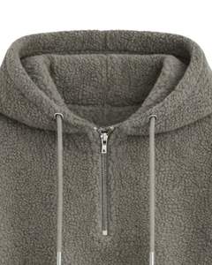 Sudadera Corta con Capucha de Forro Polar Texturizado Gris Oliva, Cierre de Cremallera de un Cuarto, Cintura Ajustable con Cordón, Estilo Casual Urbano, Sudadera Cálida para Hombre, Logotipo Personalizado - Product Image 2