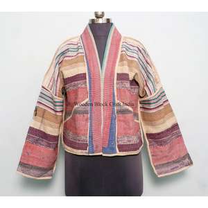 Chaqueta ecológica de estilo étnico bohemio con bordado Kantha multicolor y patchwork de algodón hecho a mano en India, ideal para uso casual. - Product Image 1