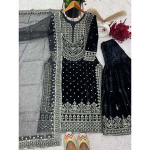 Mono de Fiesta de Diseñador con Top-Dupatta y Pantalón, Ropa Elegante y con Estilo para Ocasiones Especiales - Product Image 2