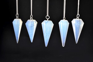 Pendules facettés sculptés en opale blanche de haute qualité pour la radiesthésie, le Reiki, la guérison et l'équilibrage des chakras - Product Image 6