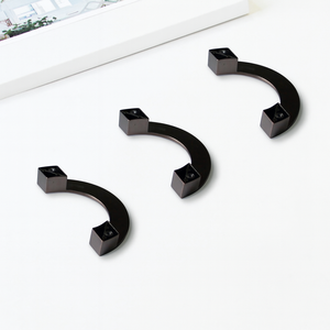Precio al por mayor Tirador moderno de aleación de zinc curvado en media luna para gabinetes de cocina y tocadores de baño - Product Image 4