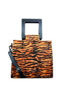 Bolsos de resina hechos a medida con asa de hoja grande y adornos de latón, ideales para la reventa por parte de tiendas de accesorios de moda. - Product Image 6