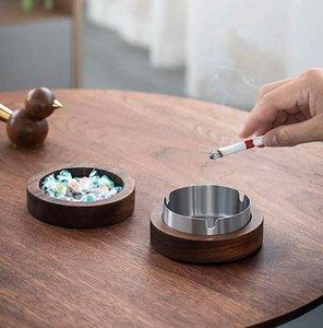 Mini cendrier rond en bois avec finition couleur marron, parfait pour le bureau et la restauration, forme ronde, lot de 2, base plate - Product Image 3