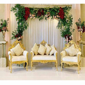 Sofá de Boda Estilo Maharaja con Sillas Laterales, Acabado Dorado de Lujo, Sofá de Dos Plazas Tallado en Madera, Último Modelo de Estilo Corona, Sillón para Parejas - Product Image 1