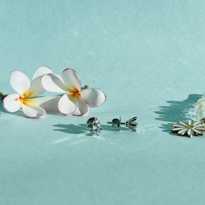 Boucles d'oreilles en diamant naturel certifié de 0,80 carat, taille brillant, or massif 9K couleur H, design minimaliste pour un look parfait certifié - Product Image 2