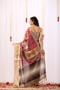 Sari Beige Dorado con Estampado Floral para Mujer, Sari Indio de Diseñador con Borde Metálico Zari, Ropa Tradicional para Bodas y Fiestas - Product Image 4