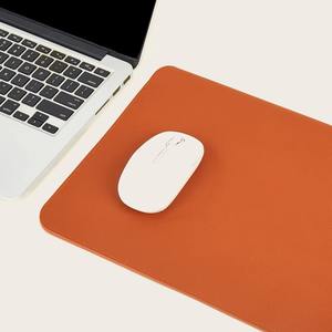 Funda Personalizable y Duradera para Laptop MacBook Air de Cuero Genuino con Logotipo Personalizado, Set de Escritorio LS-0262 - Product Image 5