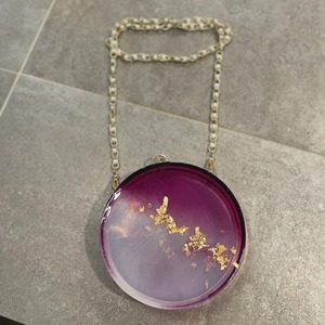 Sac à main en résine fait main, best-seller, pochette de soirée de luxe avec poignée en perles pour femmes et filles, disponible à la vente - Product Image 1