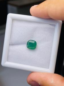 Émeraude naturelle certifiée IGI de qualité AAA, taille coussin, lueur excellente, couleur verte, origine Zambie, polissage parfait, 3,86 carats - Product Image 5