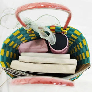 Sac de transport en plastique haut de gamme pour magasin de vêtements, emballage, vente au détail et présentation de cadeaux, style moderne et luxueux - Product Image 3