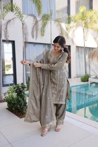 Conjunto tradicional indio pakistaní de salwar kameez con dupatta y bordados para cualquier ocasión, atuendo elegante para mujer. - Product Image 4