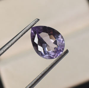 พลอยลาเวนเดอร์สีม่วงอเมทิสต์ทรงหยดน้ำเจียระไนแบบเหลี่ยม  มีขนาดให้เลือก 10x7 มม. 12x9 มม. 14x10 มม. 16x12 มม. - Product Image 4