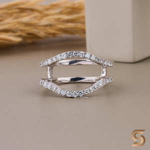 Anillo de compromiso y boda de plata 925 con moissanita, doble fila, diseño de onda, banda de diamantes con espacios en blanco, curvado, con realce dorado - Product Image 4