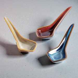 Cuillère de service à long manche de style vintage en porcelaine céramique noire, blanche ou verte pour la maison, la cuisine et les fêtes par Universal - Product Image 6