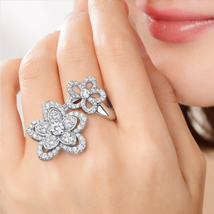 Anillo de Plata 925 con Baño de Rodio, Diseño de Lujo Atractivo, Clásico con Racimo de Flores y Diamantes Moissanite, para Aniversario - Product Image 2