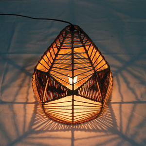 Lanterne en jonc de mer faite à la main, écologique et durable, abat-jour suspendu en forme de losange, décoration de Noël pour la maison - Product Image 6