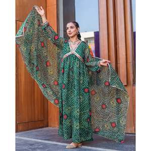 Ensemble de salwar kameez décontracté en mousseline de soie verte Bandhani taille XS Kavya, Inde, Pakistan - Product Image 5