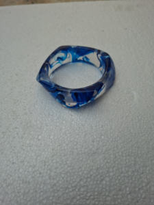 Nouveau bracelet et jonc en résine élégant, accessoire de mariage tendance en acrylique transparent de haute qualité, provenant d'Inde - Product Image 2