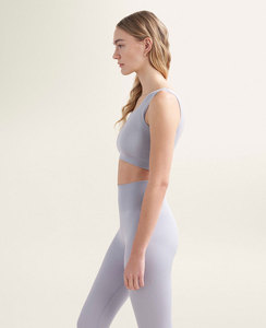 Basic Slim Fit Everyday Crop Tops pour femmes T-shirt à manches courtes côtelé sans couture respirant et à séchage rapide pour adultes - Product Image 2