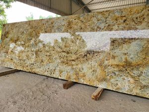 Dalles et Plaques de Granit Doré Colonial Moderne de Qualité Supérieure, Surface Polie, Découpées sur Mesure, Haute Résistance, pour Cuisines, Salles de Bain, Villas, Origine Tamil - Product Image 1