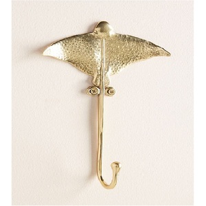 Gancho de pared Gold Stingray, diseño novedoso, colgador de metal para paredes o detrás de puertas, resistente al óxido, de un solo nivel - Product Image 1