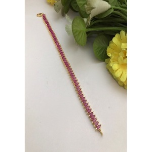 Pulsera Elegante de Perlas Auténticas de Latón de Primera Calidad con Baño de Oro, Diseño Moderno para Fiestas, Bodas y Eventos, para Mujer - Product Image 1
