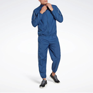 ชุดวอร์มกันลมแบบสะท้อนแสง น้ำหนักเบา เหมาะสำหรับการฝึกซ้อม เสื้อแจ็คเก็ตซิปเต็มตัว กางเกงจ็อกเกอร์ใส่สบาย สไตล์สตรีท - Product Image 1