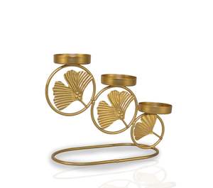 Portavelas de metal con acabado dorado que agrega un toque de lujo, realza las decoraciones de temporada durante las fiestas y celebraciones. - Product Image 2